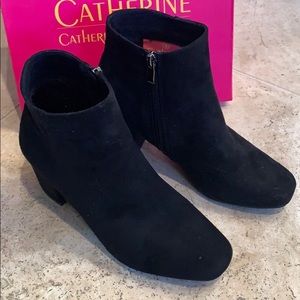 Black suede Chatherine Malandrino booties
